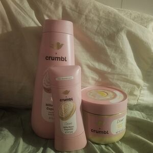 Dove x Crumbl Nilla Bean Cupcake Body Wash - Pink